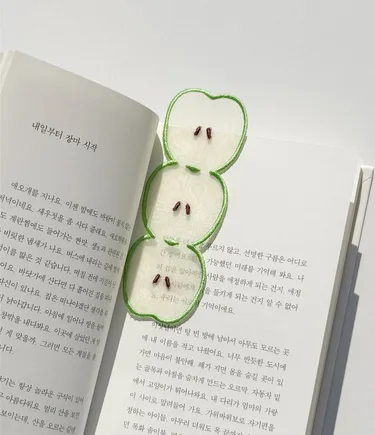 청사과 자수 책갈피
